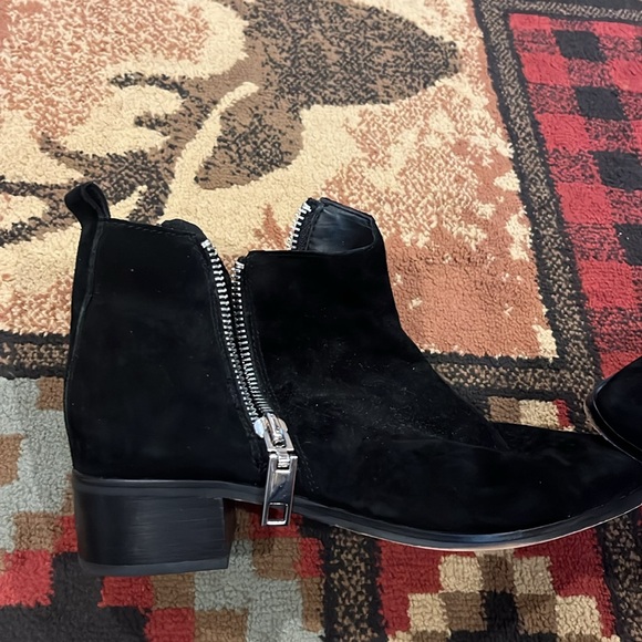 Dolce Vita double zip suede ankle booties - Picture 2 of 10